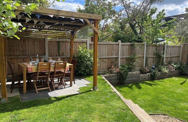Charlotte Cottage - with alfresco dining area!
