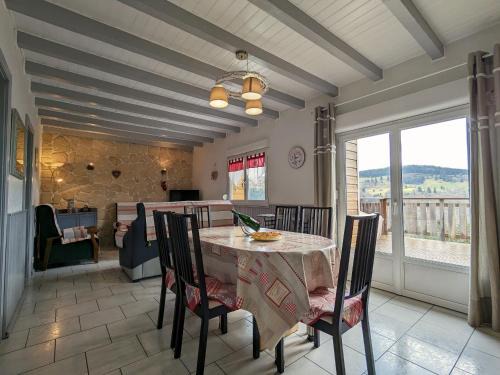 Charmant chalet de montagne avec terrasse et vue imprenable - FR-1-589-72