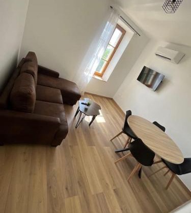 Charmant duplex rénové à neuf