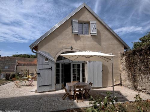 Charmant gîte rénové avec terrasse et parking privé dans un parc, accepte petit animal - FR-1-583-433