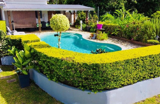 Charmant Studio Climatisé à Sainte Suzanne.