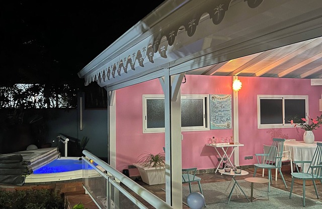 Charmante Maison Avec Piscine et Jacuzzi, Parfaite Pour 7 Personnes