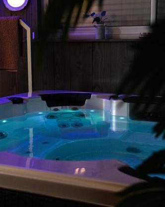 Charme & Sens Avec Jacuzzi intérieur
