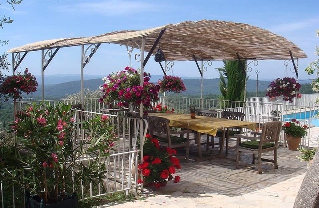 Charming and spacious villa with pool and breathtaking views