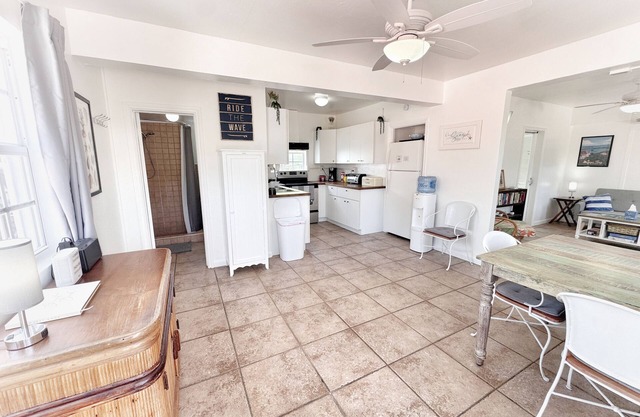 Charming 1.5 bedroom apartment with WiFi, AC in historic Charlotte Amalie !
