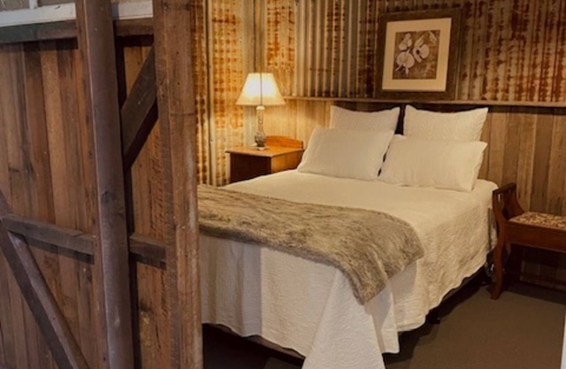 Charming 1-Bed Farm Cabin with Wood Fire