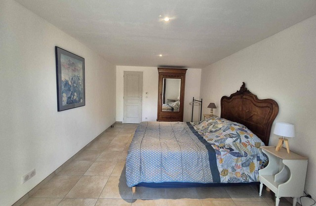 Charming 1-bedroom apartment in a stone farmhouse in Saint-Setiers with WiFi