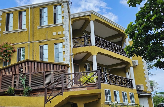 Charming 1-Bedroom Apartment #2 | 5 Min to SGU
