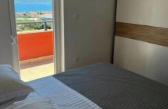 Charming 1-bedroom apartment in marvelous Kaštel Gomilica with AC, WiFi