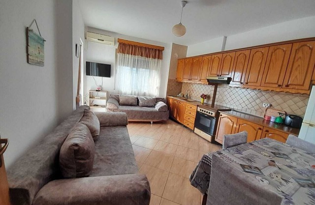 Charming 1-bedroom apartment in lovely Durrës with SEA VIEW,AC, WiFi