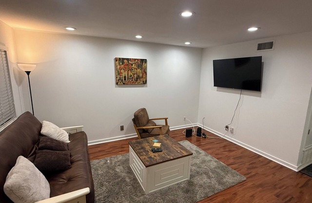 Charming 1-bedroom apartment with WiFi, AC in Austin