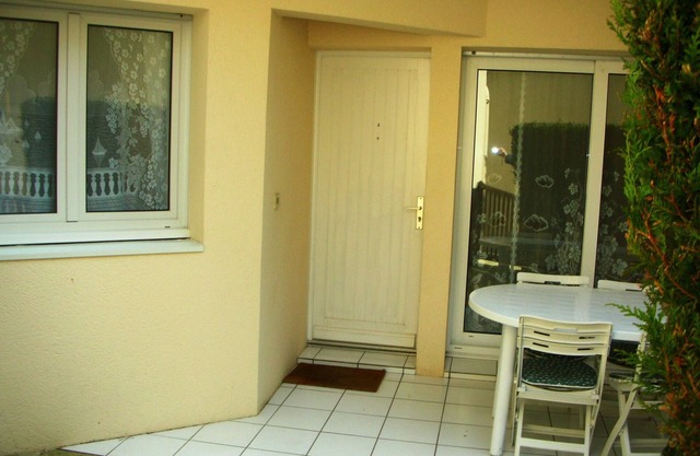 Charming 1-Bedroom Apartment, 100m from Royan Market, 500m from Beach