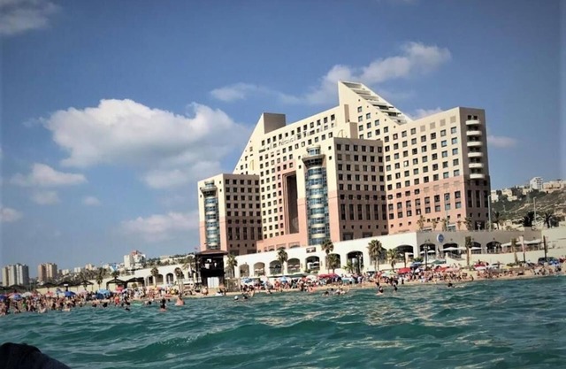Charming 1-bedroom apartment in terrific Haifa with WiFi, AC