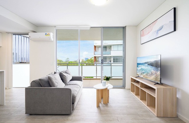 Charming 1-bedroom apartment with AC, WiFi in Warwick Farm at Liverpool
