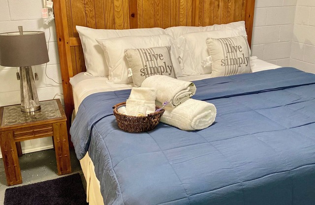 Charming 1-bedroom house with WiFi and AC in quaint Ingleside.
