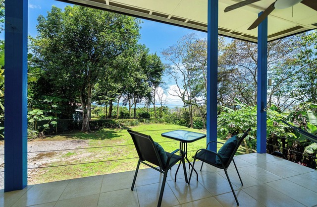 Charming 1-bedroom house in soothing Pavones with AC