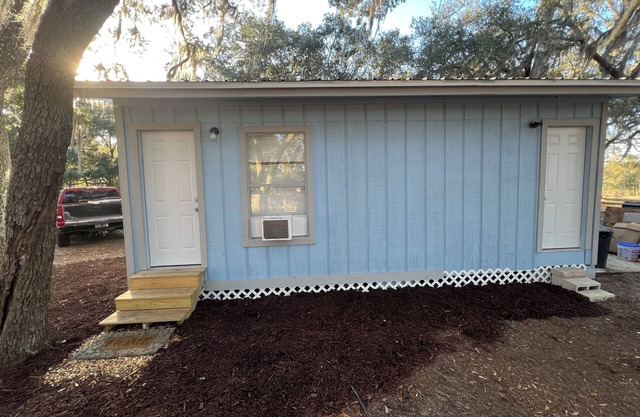 Charming 1-bedroom house with AC, WiFi in welcoming Melrose