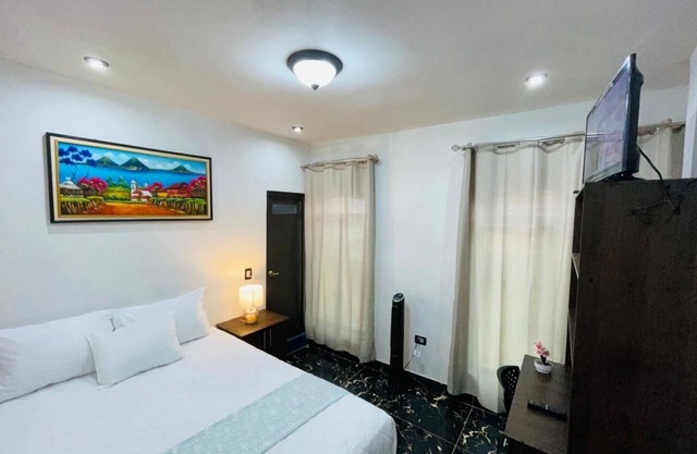 Charming 1-bedroom in a multi-family house with AC, WiFi in tranquil Panajachel