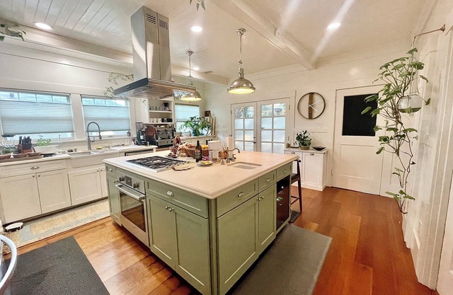 Charming 1-bedroom in pleasant Vallejo house with AC, and Fiber Opt WiFi.