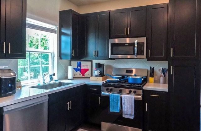 Charming 1 Bedroom Private Guest House