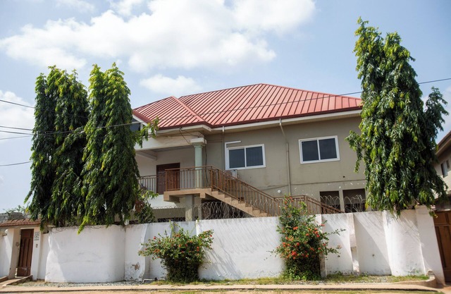 Charming 1-bedroom apartment with WiFi & AC close to the West Hills Mall, Accra.