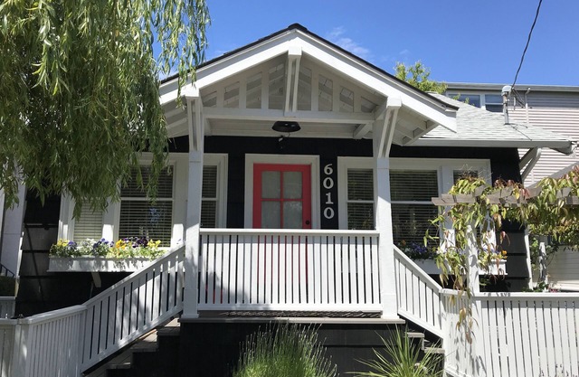 Charming 100 year old home - 1 Block from Beach Drive