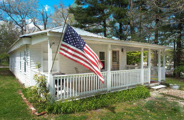 Charming 125 Year Old Sewanee Home on Campus- Walk Everywhere!
