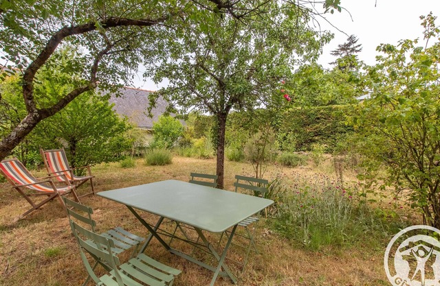 Charming 15th-Century Home with Garden, Near Loir River, Cyclist-Friendly, Close to Angers and La Flèche