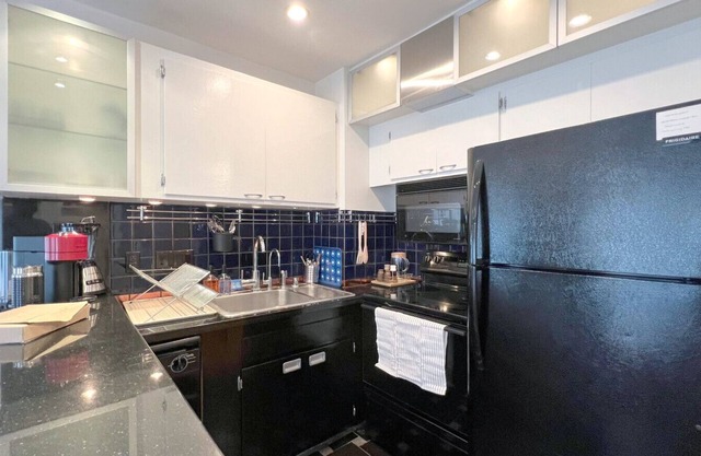 Charming 1BR in Prime Santa Monica – Walk to Beach
