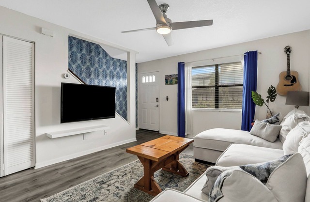 Charming 2-bedroom townhome in marvelous Ponte Vedra Beach with WiFi, AC