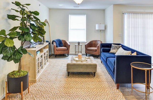 Charming 2-Bed, 2-Bath Apt. in Morgantown, Pa - Cozy Getaway with Comfort!