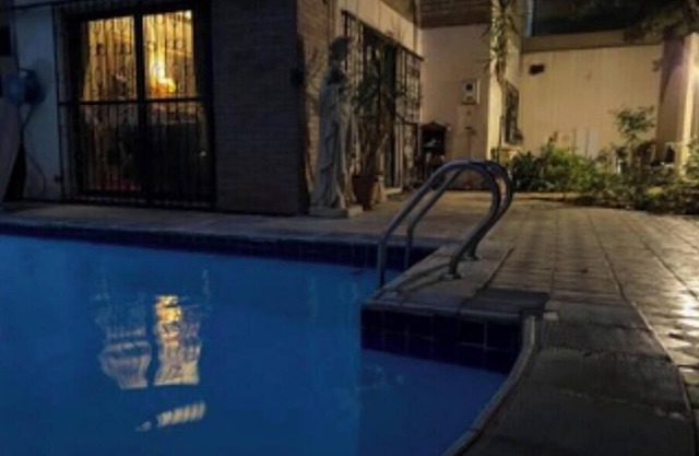 Charming 2-bedroom villa in welcoming Giza Governorate with a Pool, WiFi