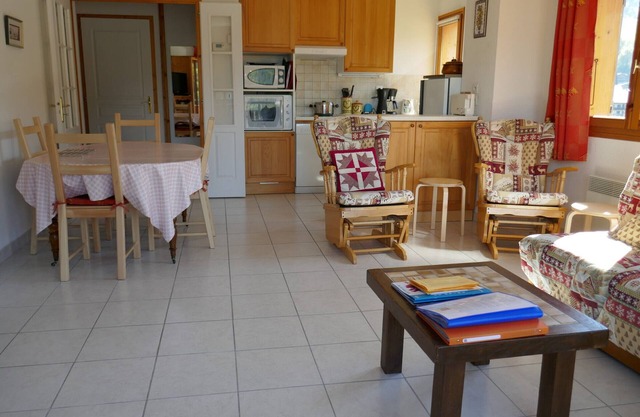 "Charming 2-Bedroom Apartment with Balcony and Garage in Saint-Jean de Sixt"