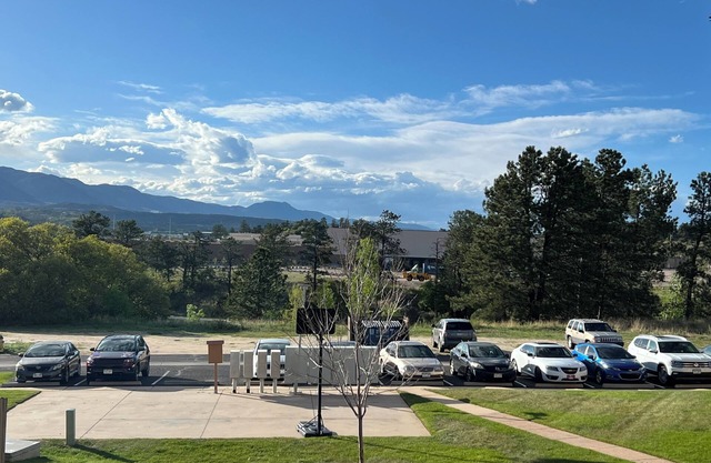 Charming 2-bedroom condo in brilliant Colorado Springs with WiFi, AC