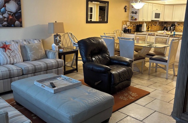 Charming 2-bedroom 2 bath townhome with private garage the water!