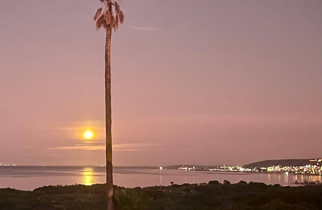 Charming 2-bedroom cottage in enchanting St Helena Bay-Sandy Cheeks at the Beach