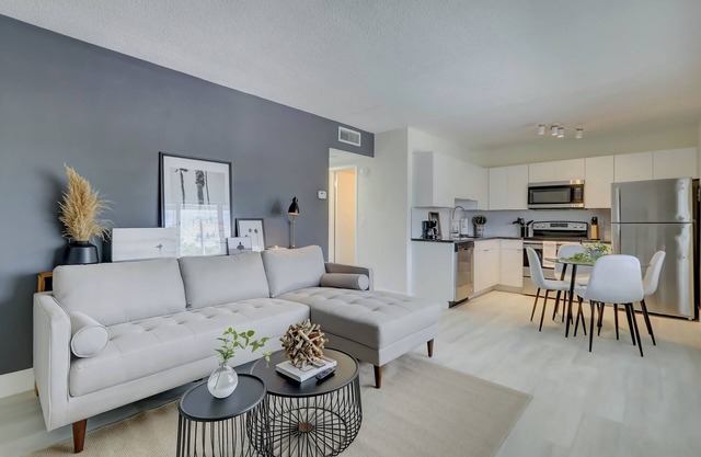 Charming 2-bedroom apartment in lovely Fort Lauderdale with WiFi, AC