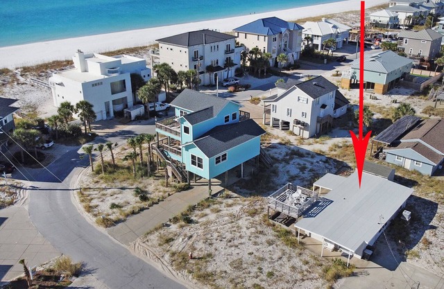 Charming 2 Bedroom Beach Cottage w/Amazing Gulf Views!
