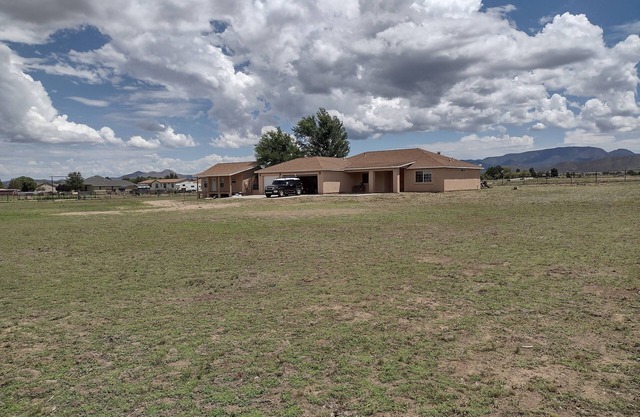 Charming 2-bedroom cottage in wonderful Prescott Valley with WiFi, AC