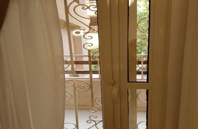 Charming 2-bedroom apartment in Garden October with AC, WiFi , behind pyramids