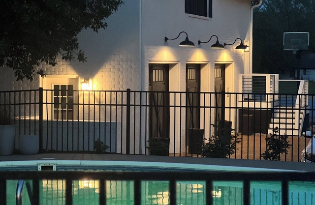 Charming 2-bedroom carriage house located in a peaceful, and quiet neighborhood.