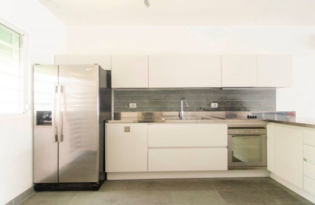Charming 2-bedroom family friendly townhouse in Jolly Harbour with Golf Cart!