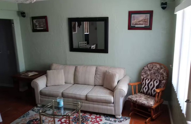 Charming 2-bedroom cottage in enjoyable Pinellas Park with AC, WiFi, and more
