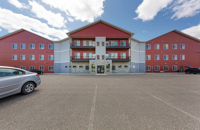 Charming 2-bedroom/2 bath apartment with spa & fitness room amenities in Mankato