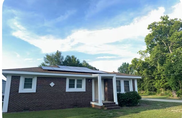 Charming 2-bedroom, 2 bathroom house with WiFi, AC in wonderful Goldsboro.