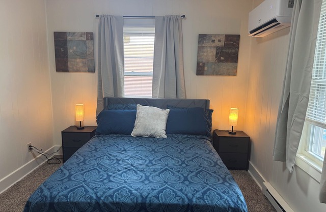 Charming 2-bedroom apartment with WiFi, AC in quiet part of Clarksburg