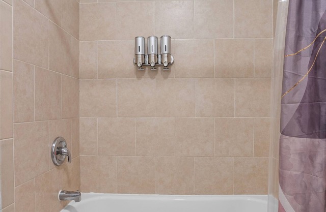 Charming 2-bedroom apartment in lovely New Haven with WiFi