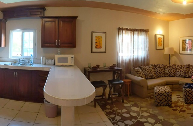 Charming 2-Bedroom Apartment: Your Home Away from Home