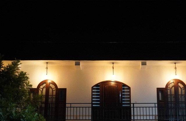 Charming 2-Bedroom Apartment with AC, WiFi & Kitchen in Pleasant Dambulla