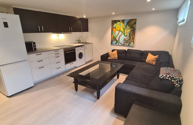 Charming 2-bedroom apartment in peaceful Stavanger area near tour hike!